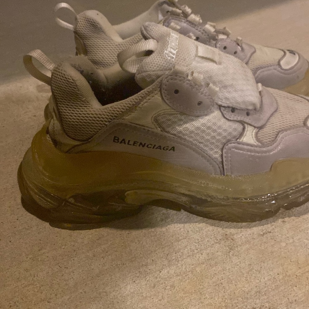 I’m selling the triple s balenciaga shoes